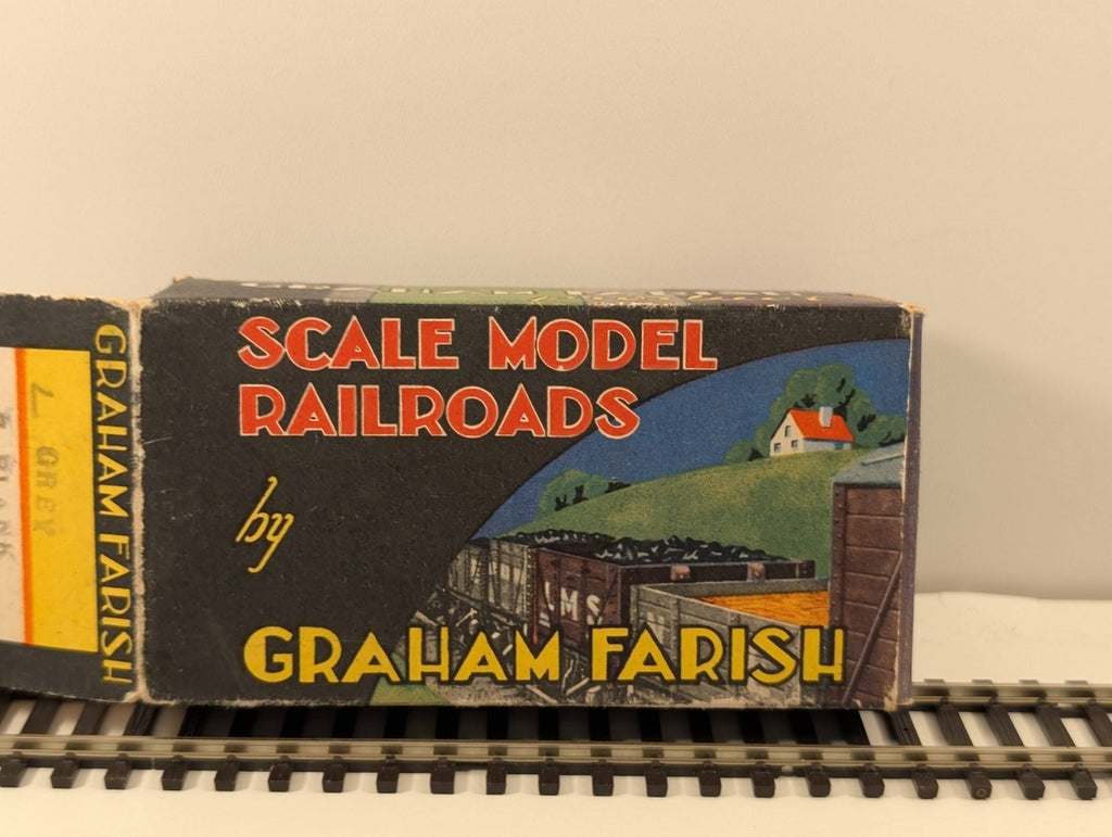 Graham Farish OO Gauge 7 Plank Open Wagon – Light Grey Livery