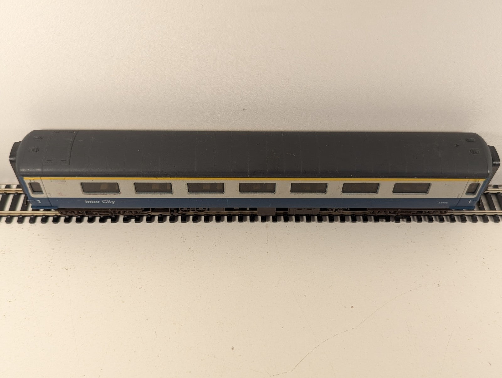 Airfix BR Mk2D First Open Coach OO Gauge