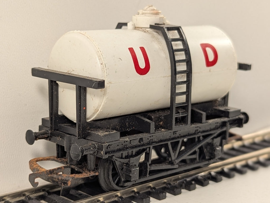 Tri-ang Hornby R15 OO Gauge White United Dairies Milk Tanker