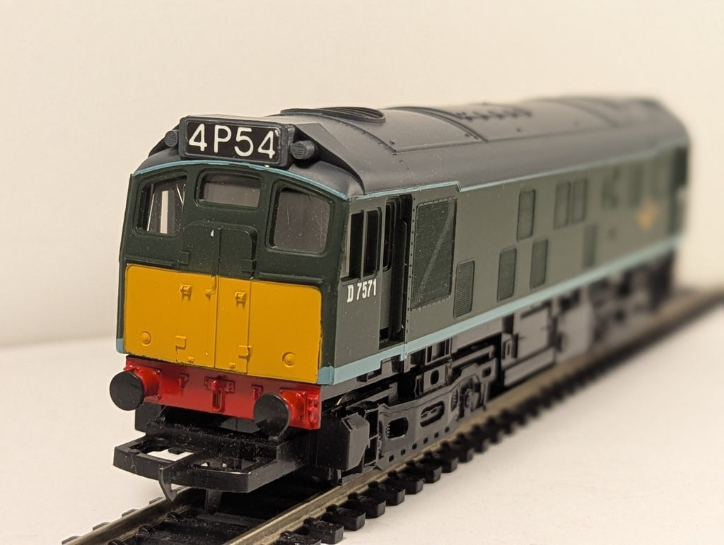 Hornby R072 BR Class 25 Bo-Bo Diesel Electric Locomotive OO Gauge Boxed