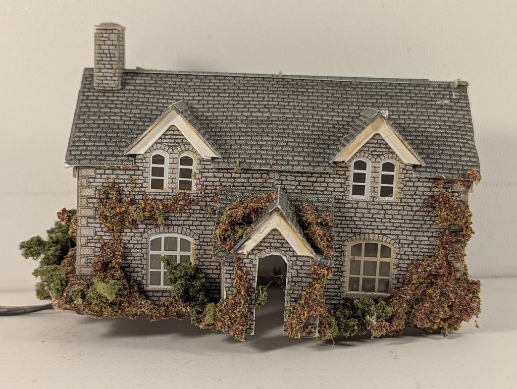 Superquick N Gauge Two Country Cottages Model Railway Building with lights
