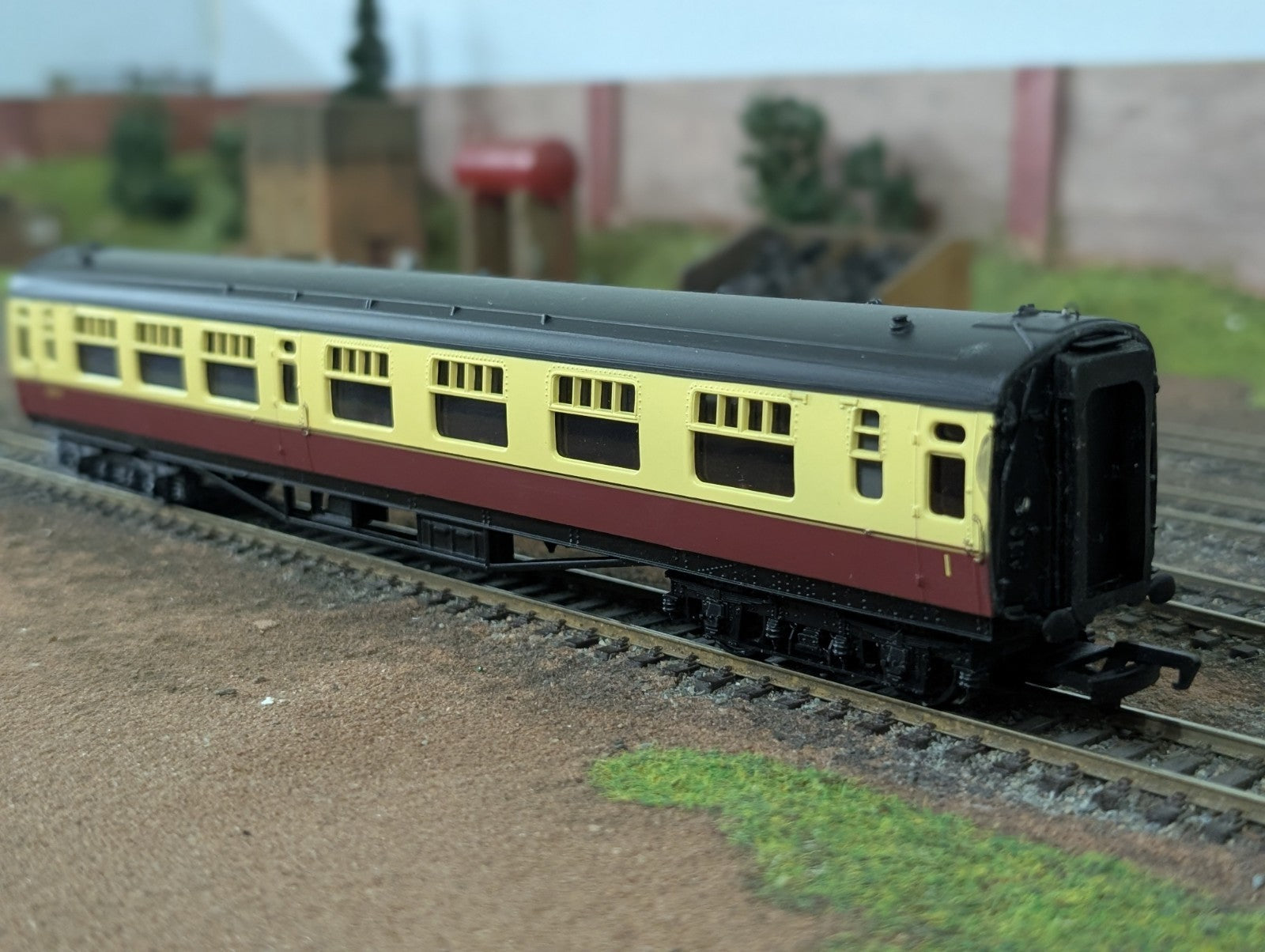 Bachmann 34-552 OO Gauge BR Crimson/Cream Bulleid Composite Coach S5907