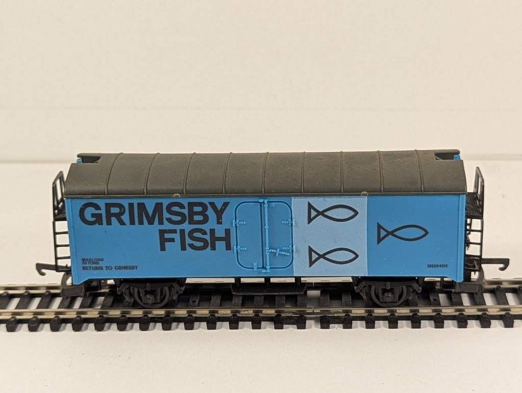 Playcraft HO Scale Grimsby Fish Van Goods Wagon N82642H Grimsby Fish Blue P623