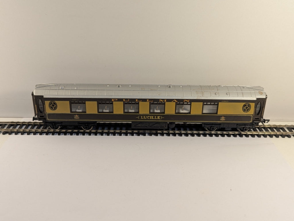 Hornby OO Gauge Pullman First Class Parlour Car "Lucille" - Missing Coupler