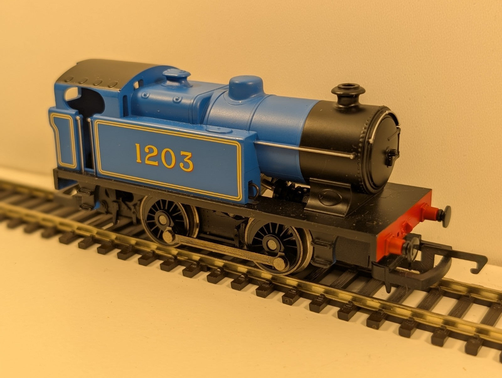 Hornby OO Gauge Class D Industrial 0-4-0T Steam 1203 Eastern Region Blue Livery