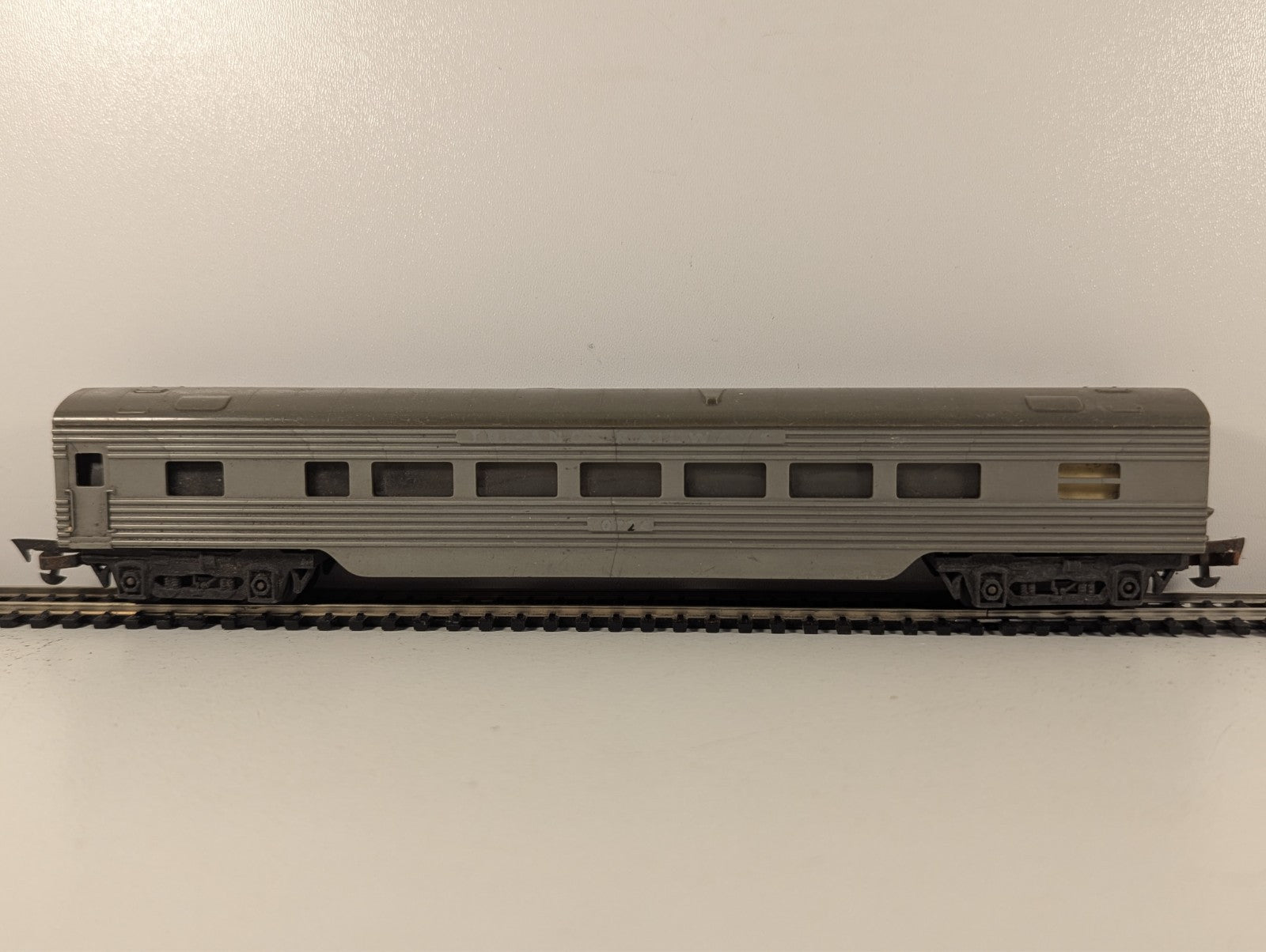 Tri-ang R25 OO Gauge Transcontinental Series Passenger Coach - Damaged decals