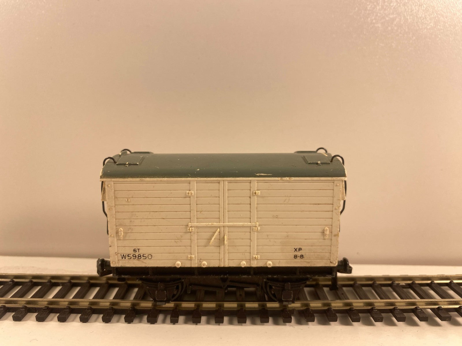 Hornby Dublo 6-Ton Refrigerator Van – OO Gauge