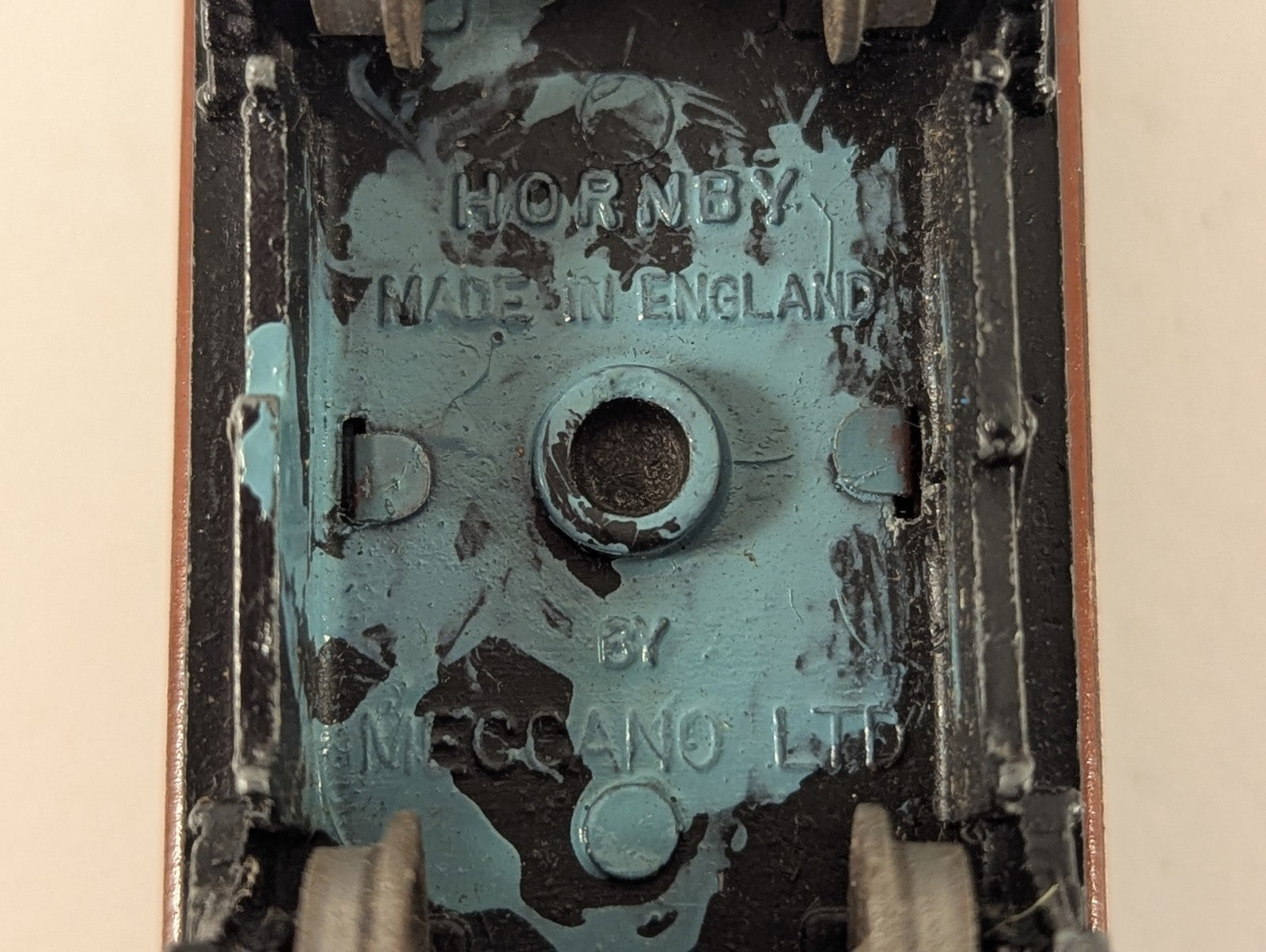 Hornby OO Gauge Cadbury Ventilated Box Van – Scratched Decal