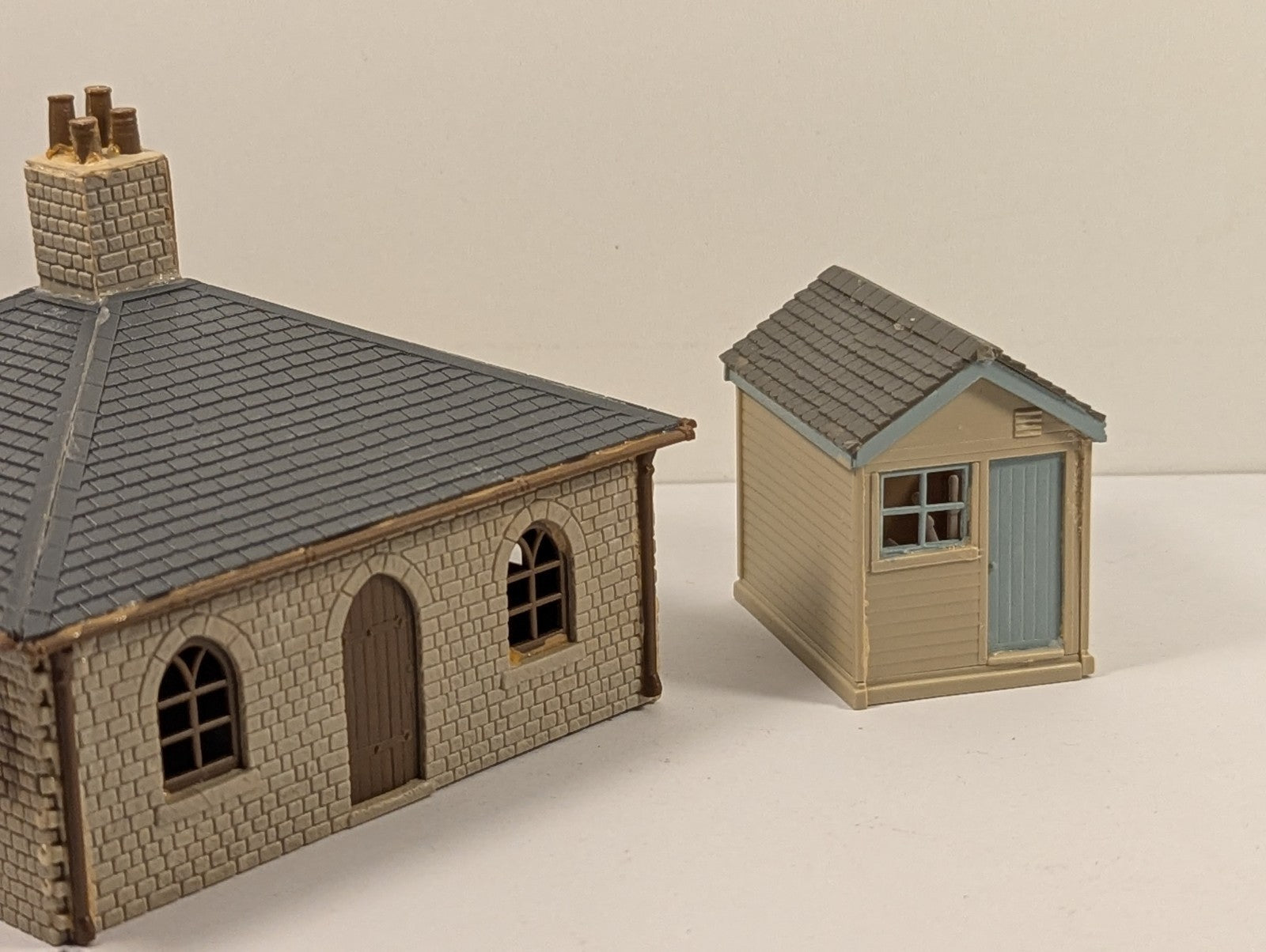 Wills Kits OO Gauge SS39 Crossing Keeper’s Cottage & Signal Box