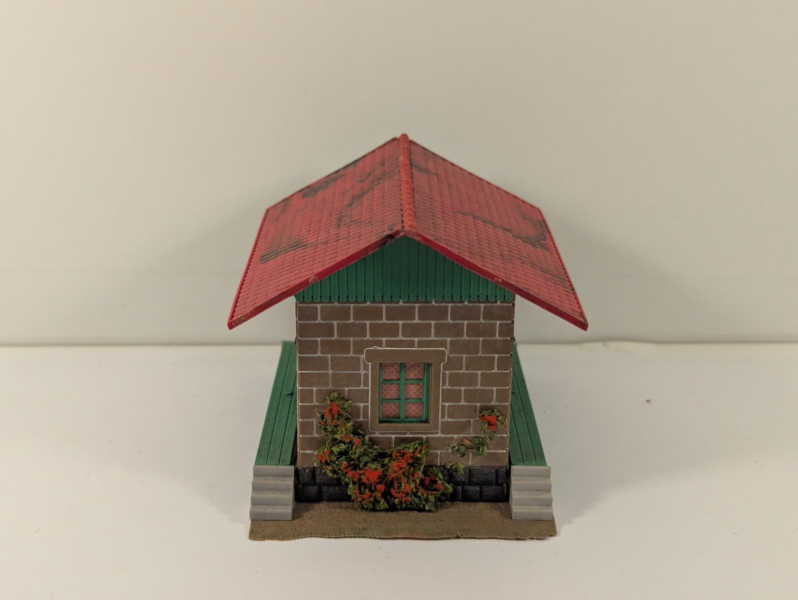 Trainstore HO Gauge Warehouse with Loading Ramps