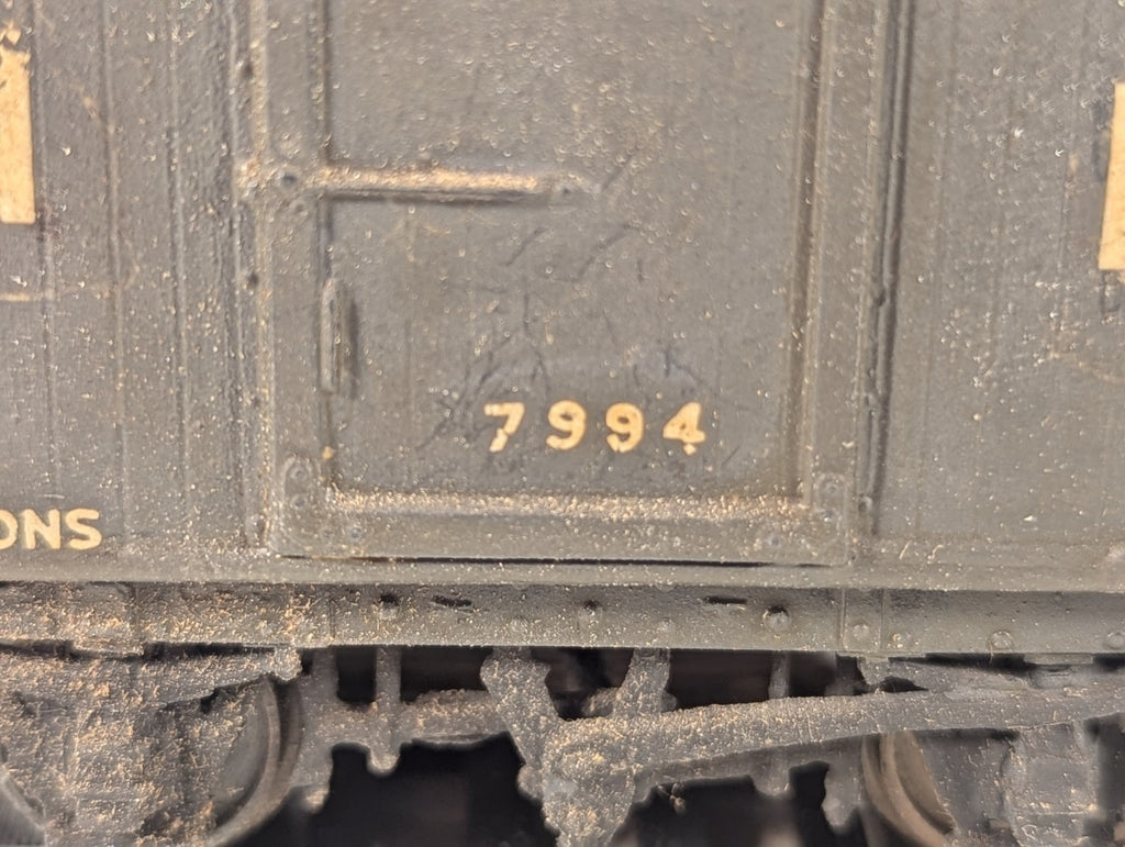 Kit-built OO Gauge LNER 12 Ton Goods Van Wagons 7994 LNER Grey