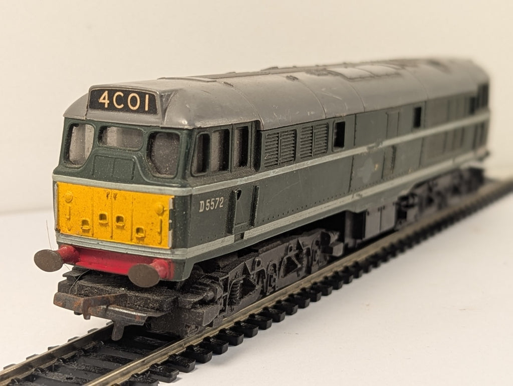 Tri-ang R357 OO Gauge Brush Type 2 Class 31 Diesel Locomotive D5572 Spares
