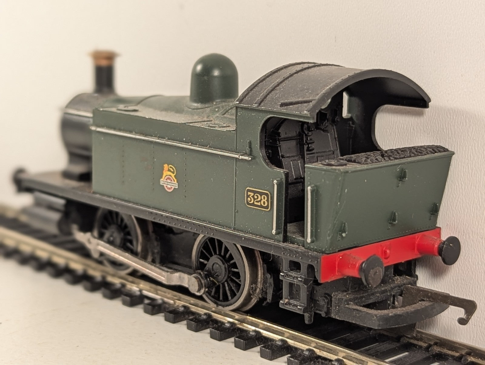 Hornby OO Gauge Holden Class 101 0-4-0T Steam Locomotive 328