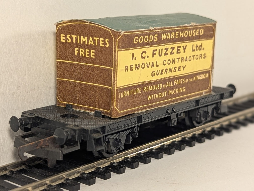 Lima OO Gauge 4-Wheel Flat Wagon with I.C. Fuzzey Guernsey Card Container