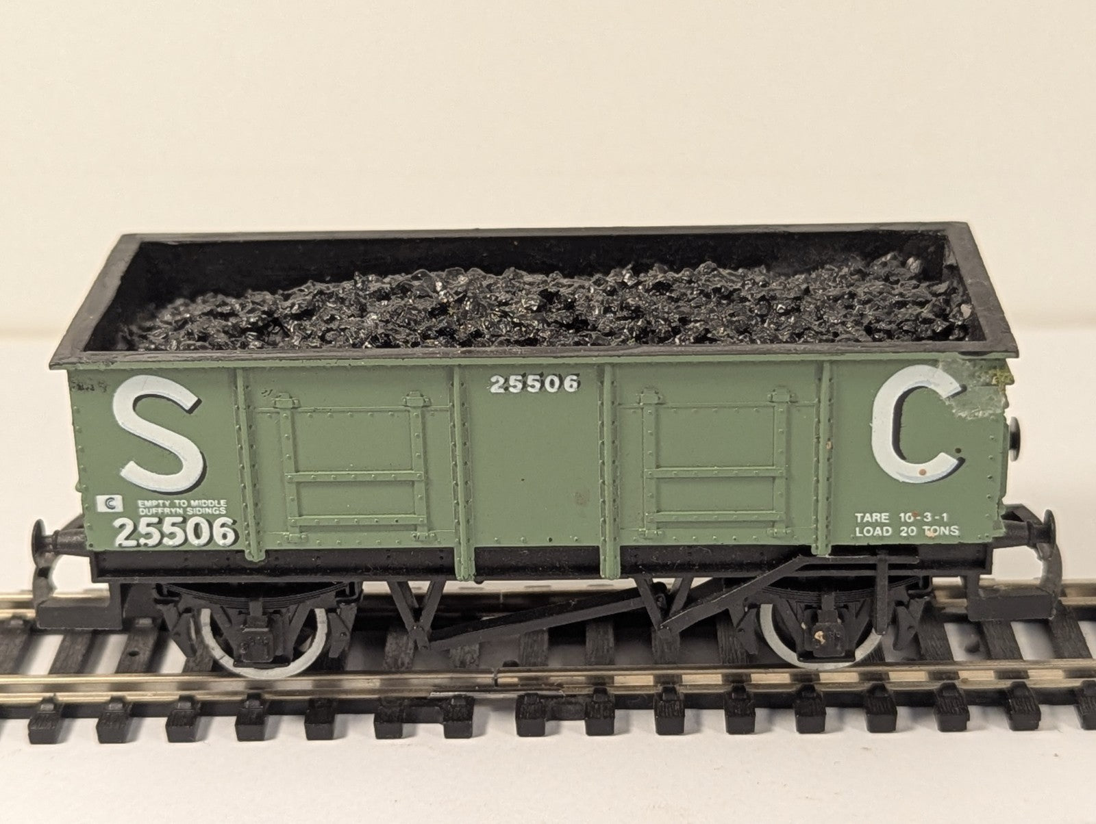 Hornby R730 Stephenson & Clarke 21T Mineral Wagon Missing Hooks OO Gauge