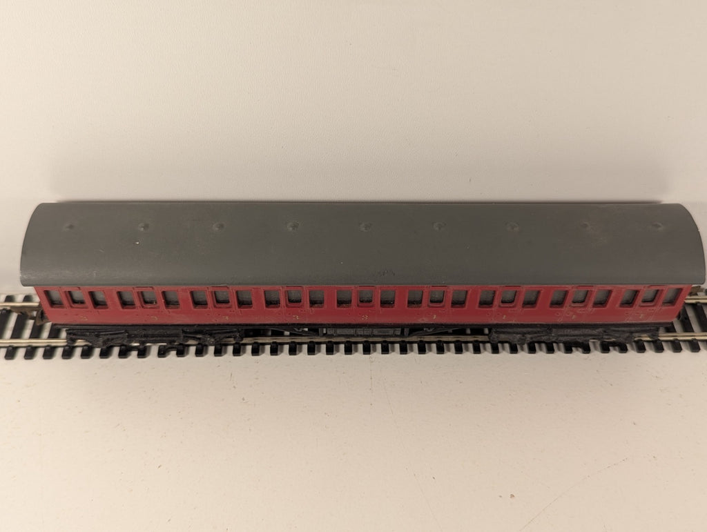 Graham Farish OO Gauge LMS 57ft Non-Corridor Composite Coach