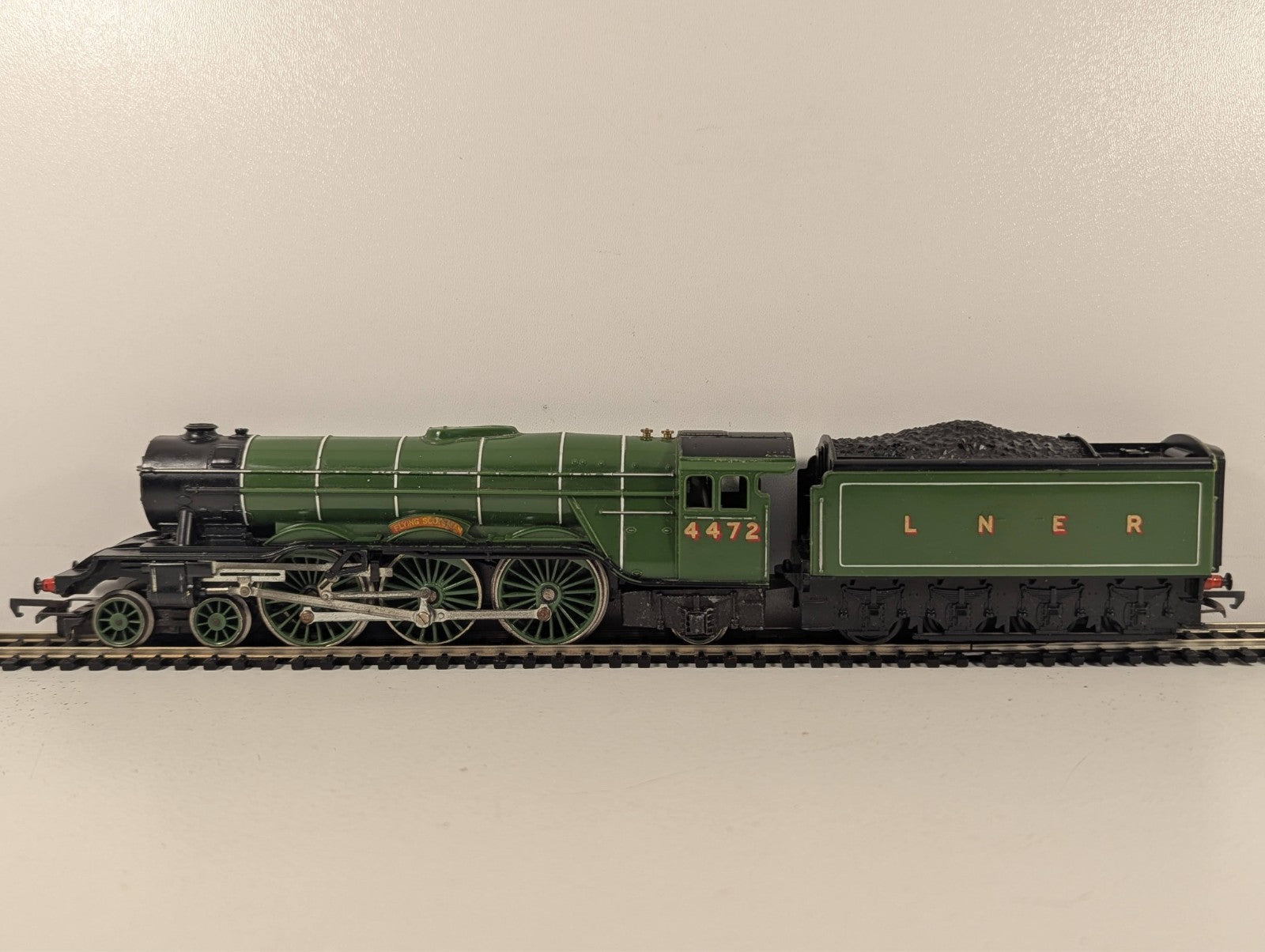 Hornby R851 LNER Class A3 'Flying Scotsman' 4-6-2 Steam Locomotive - LNER Green