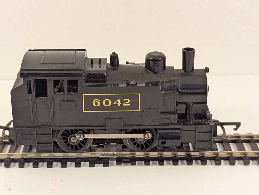 Tri-ang Hornby R755 Continental 0-4-0 Tank Locomotive Black OO Gauge