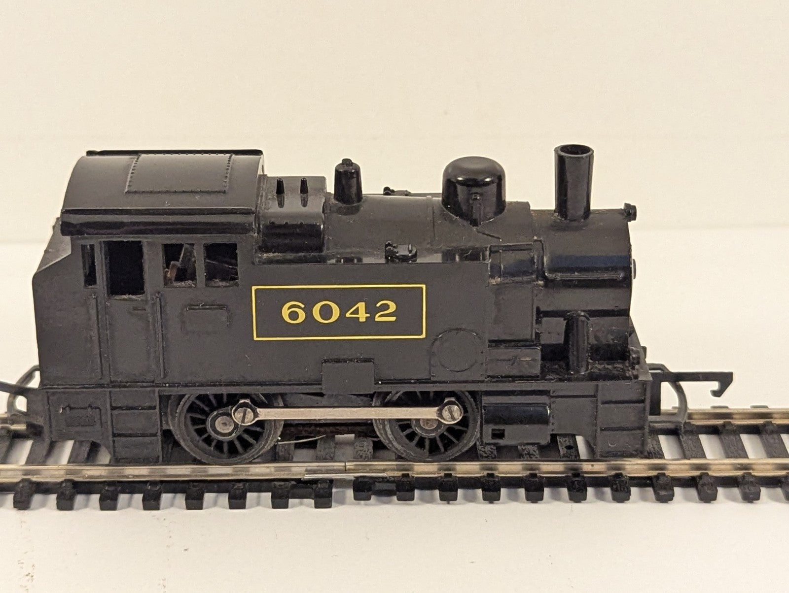 Tri-ang Hornby R755 Continental 0-4-0 Tank Locomotive Black OO Gauge