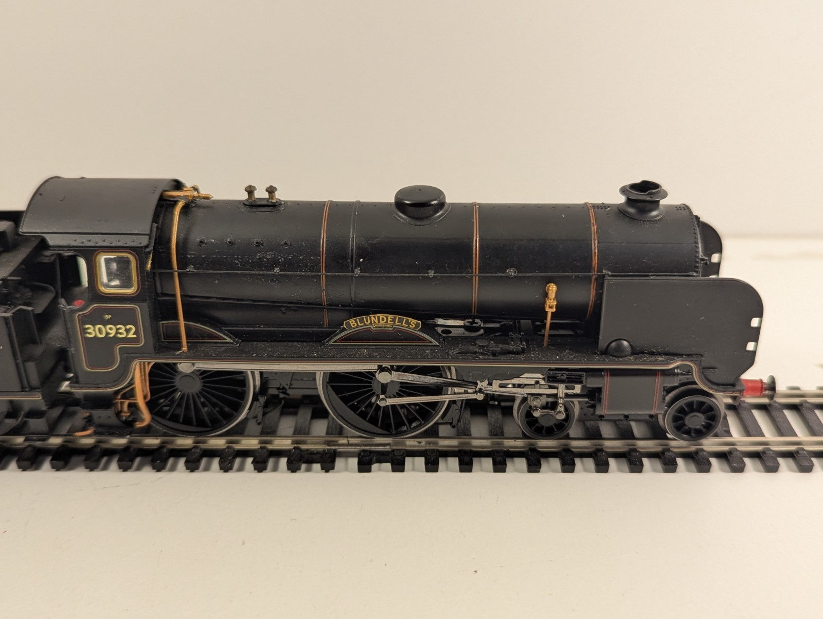 Hornby R2744 BR Schools Class 4-4-0 “Blundell’s” – DCC Ready