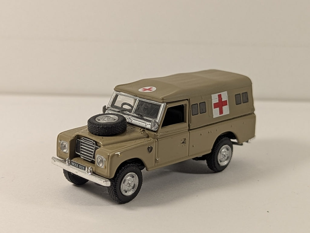 Hongwell 1:72 Scale Land Rover Series III 109 Ambulance Die-cast Model Vehicle