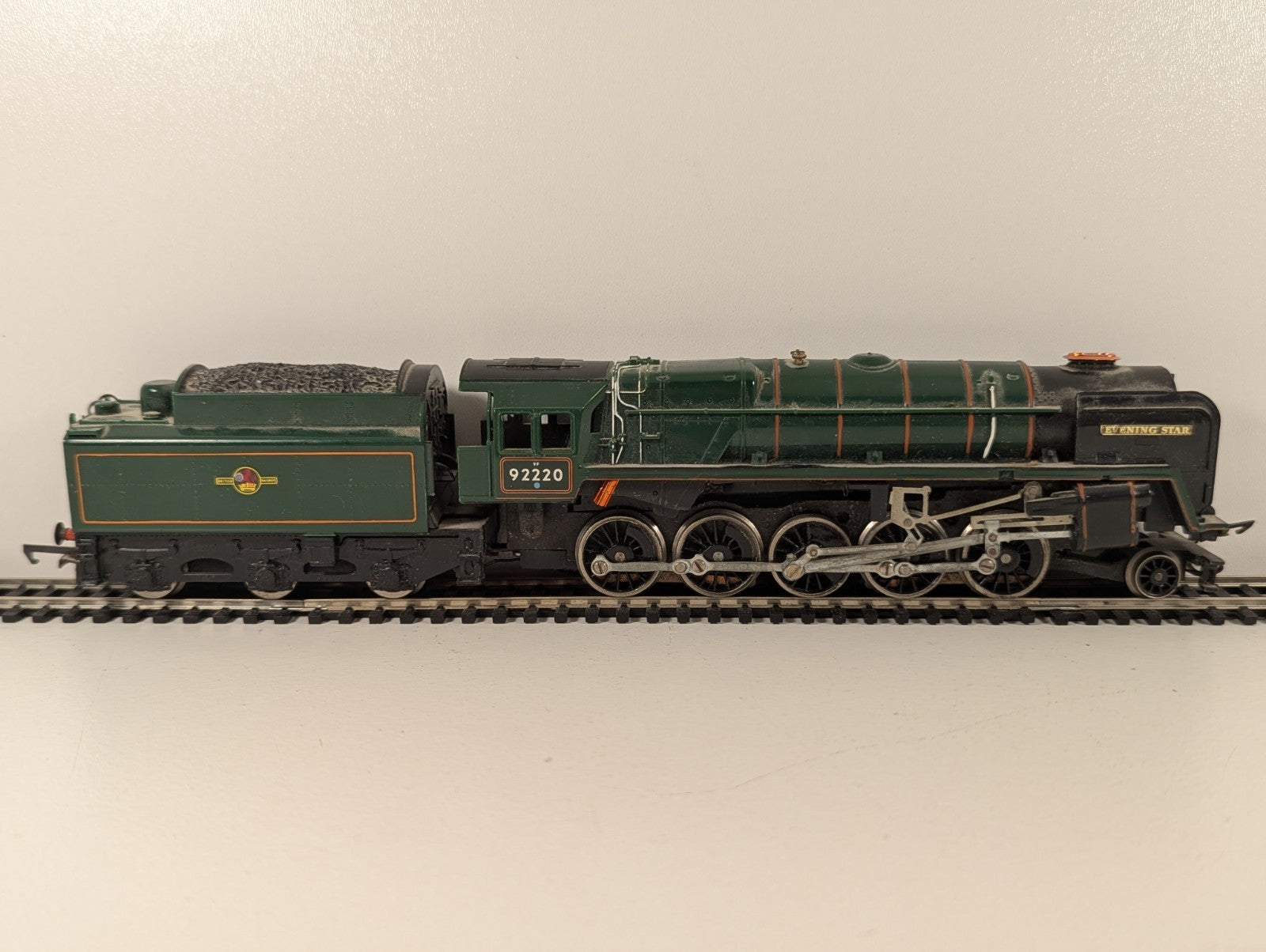 Tri-ang Hornby R861 OO Gauge BR Class 9F 2-10-0 “Evening Star” 92220 Poor Runner