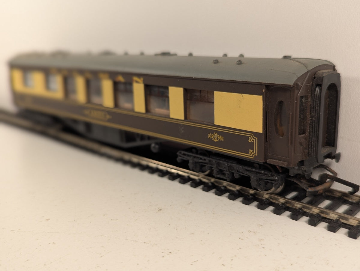 Wrenn OO Gauge Pullman Coach 'Aries' Passenger Coach Pullman Brown & Cream W3006