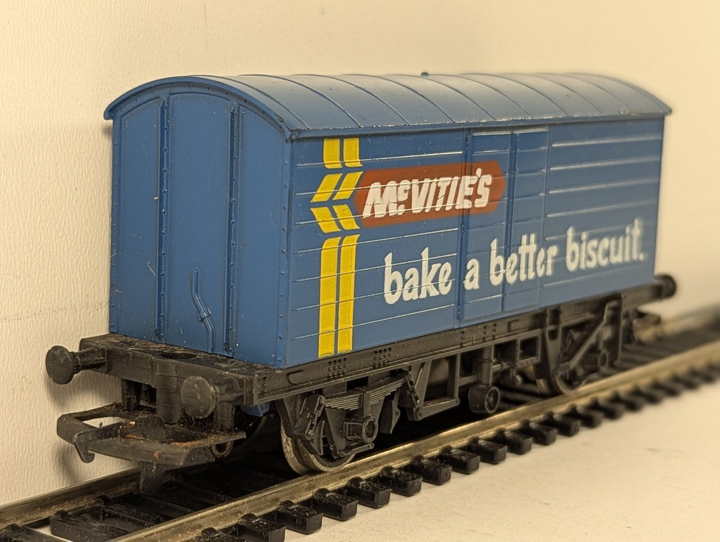 Hornby OO Gauge McVitie's Ventilated Box Van Goods Wagon McVitie's Blue R010