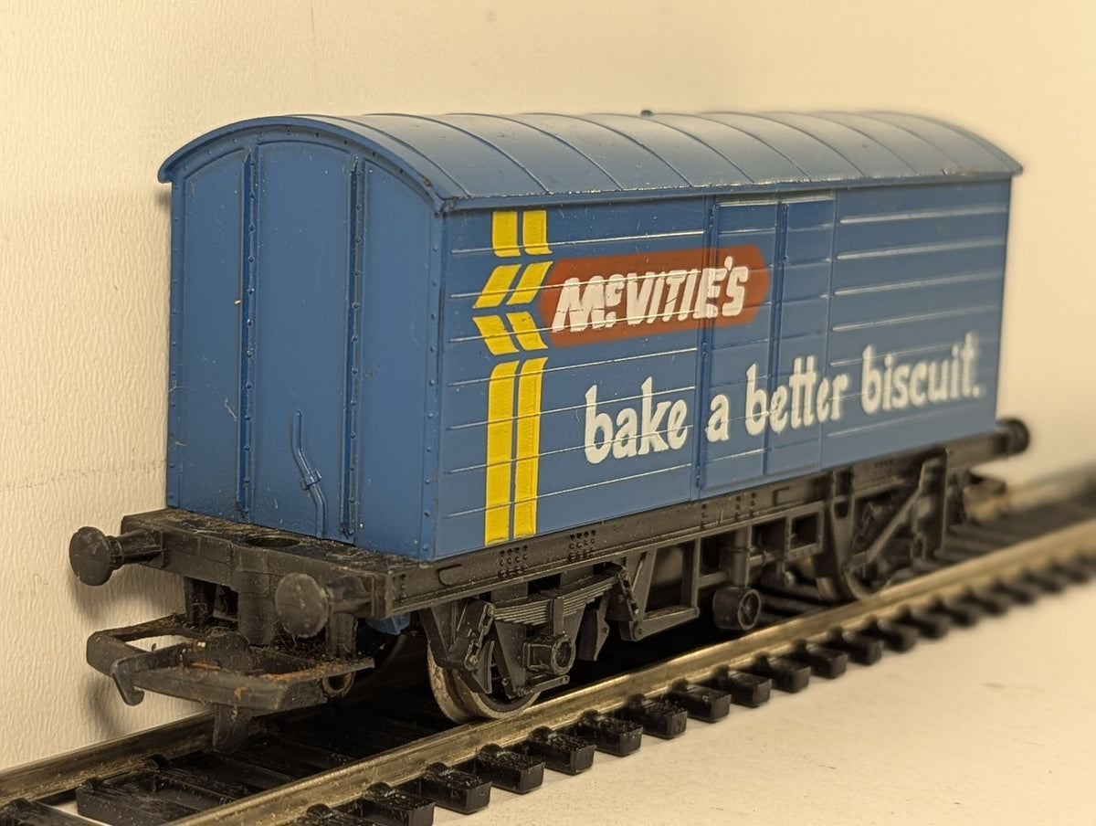 Hornby OO Gauge McVitie's Ventilated Box Van Goods Wagon McVitie's Blue R010