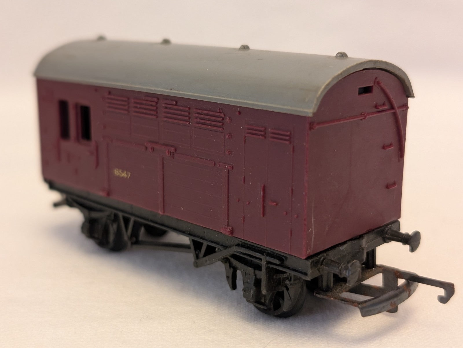 Tri-ang R123 OO Gauge BR Horse Box - Maroon