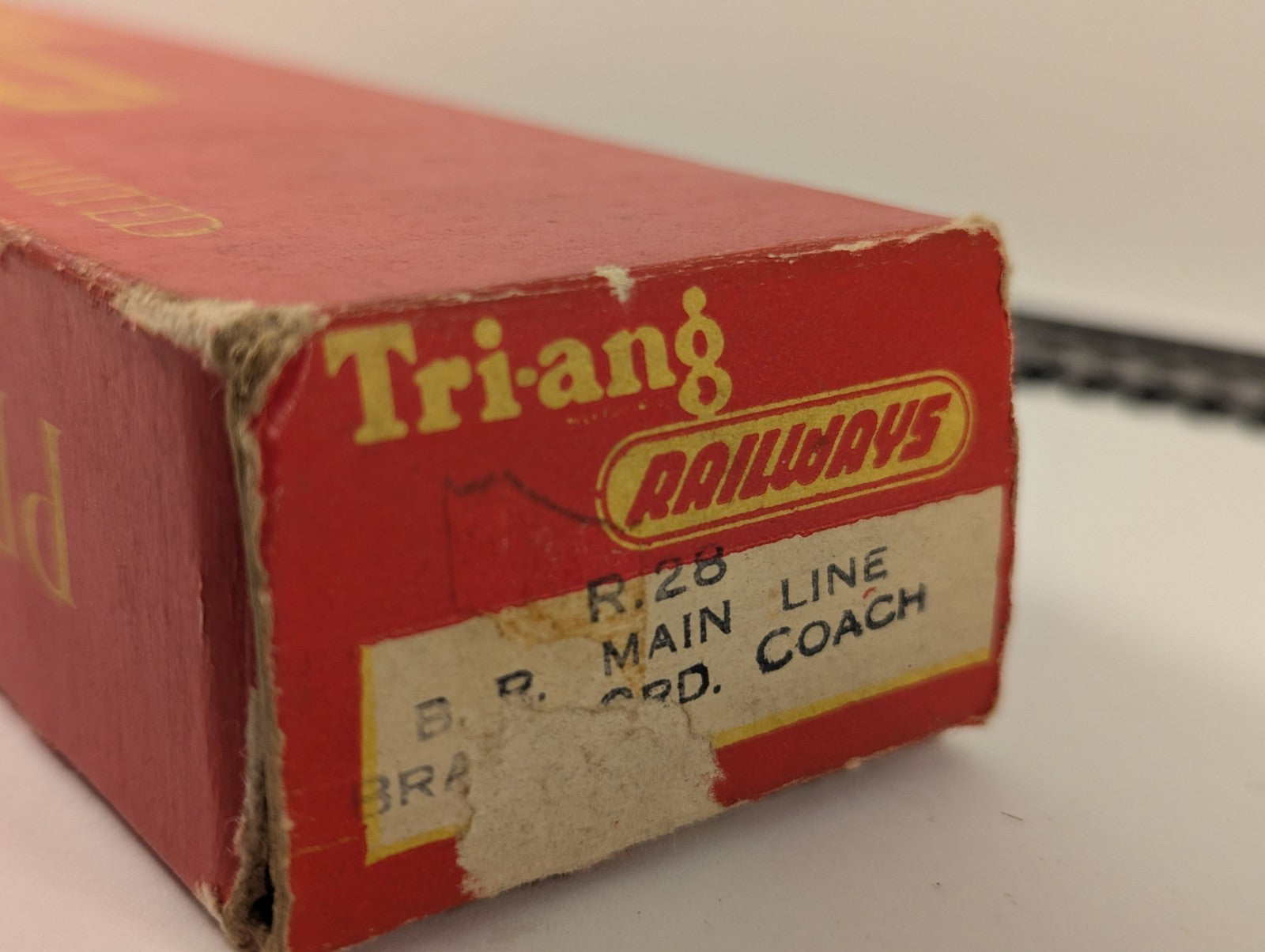Tri-ang OO Gauge BR 1st&3rd Composite Coach Cream & Maroon - Boxed