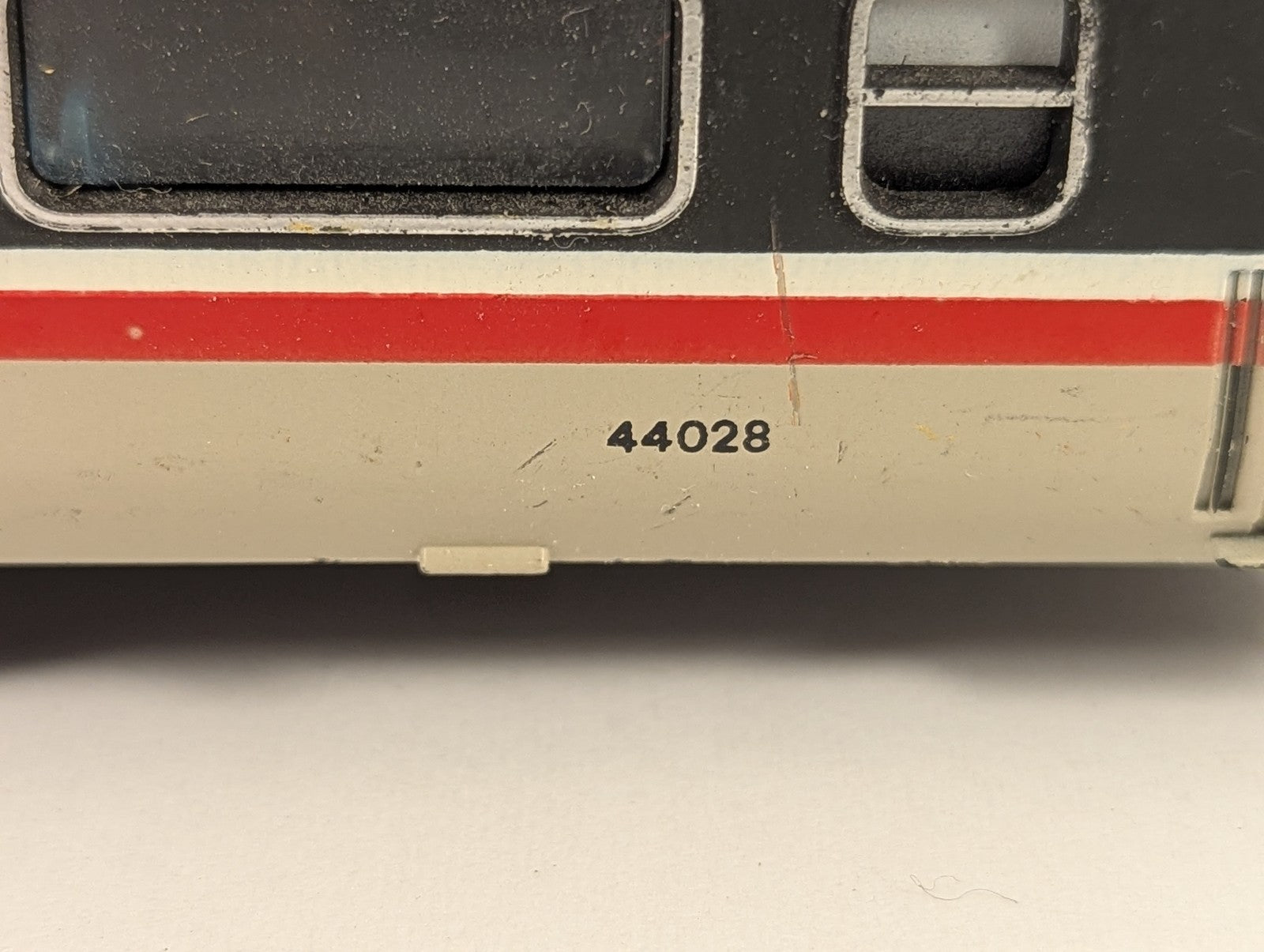 Hornby OO Gauge BR Mk3 TGS Coach Passenger Coach 44028 BR InterCity Executive