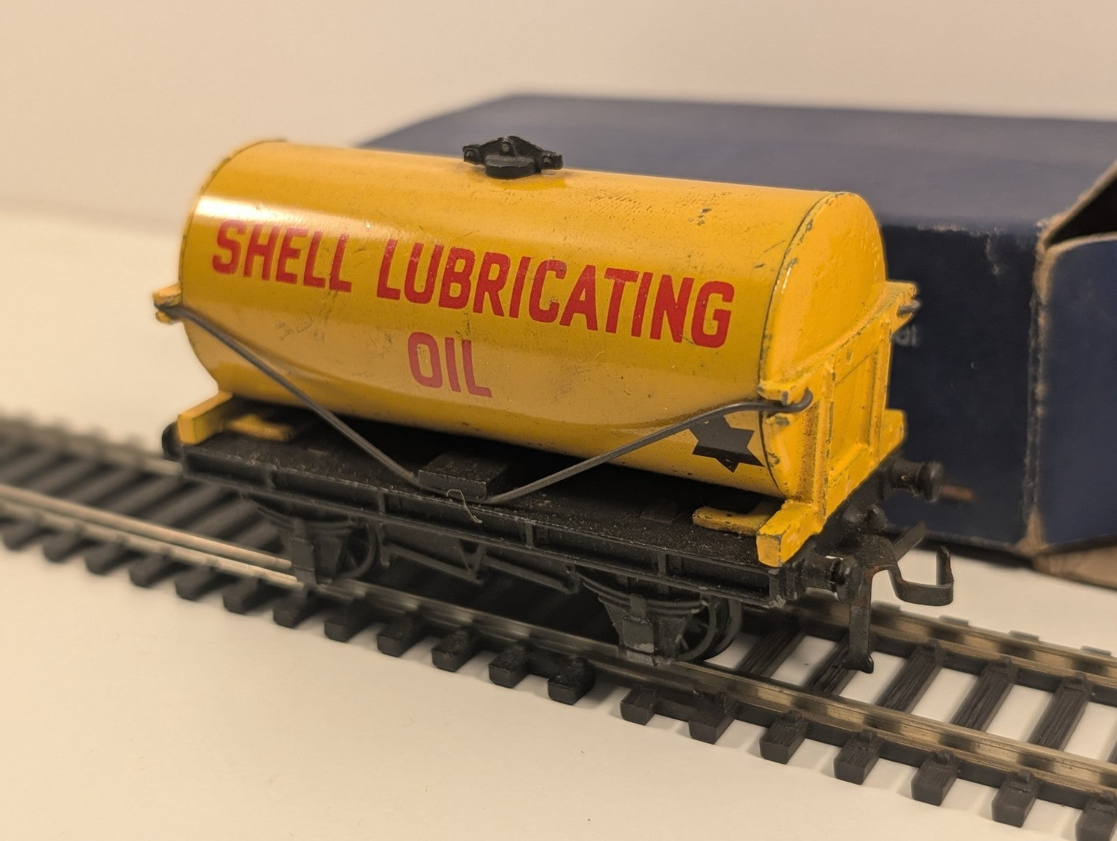 Hornby Dublo Tank Wagon – “Shell Lubricating Oil” Livery – OO Gauge