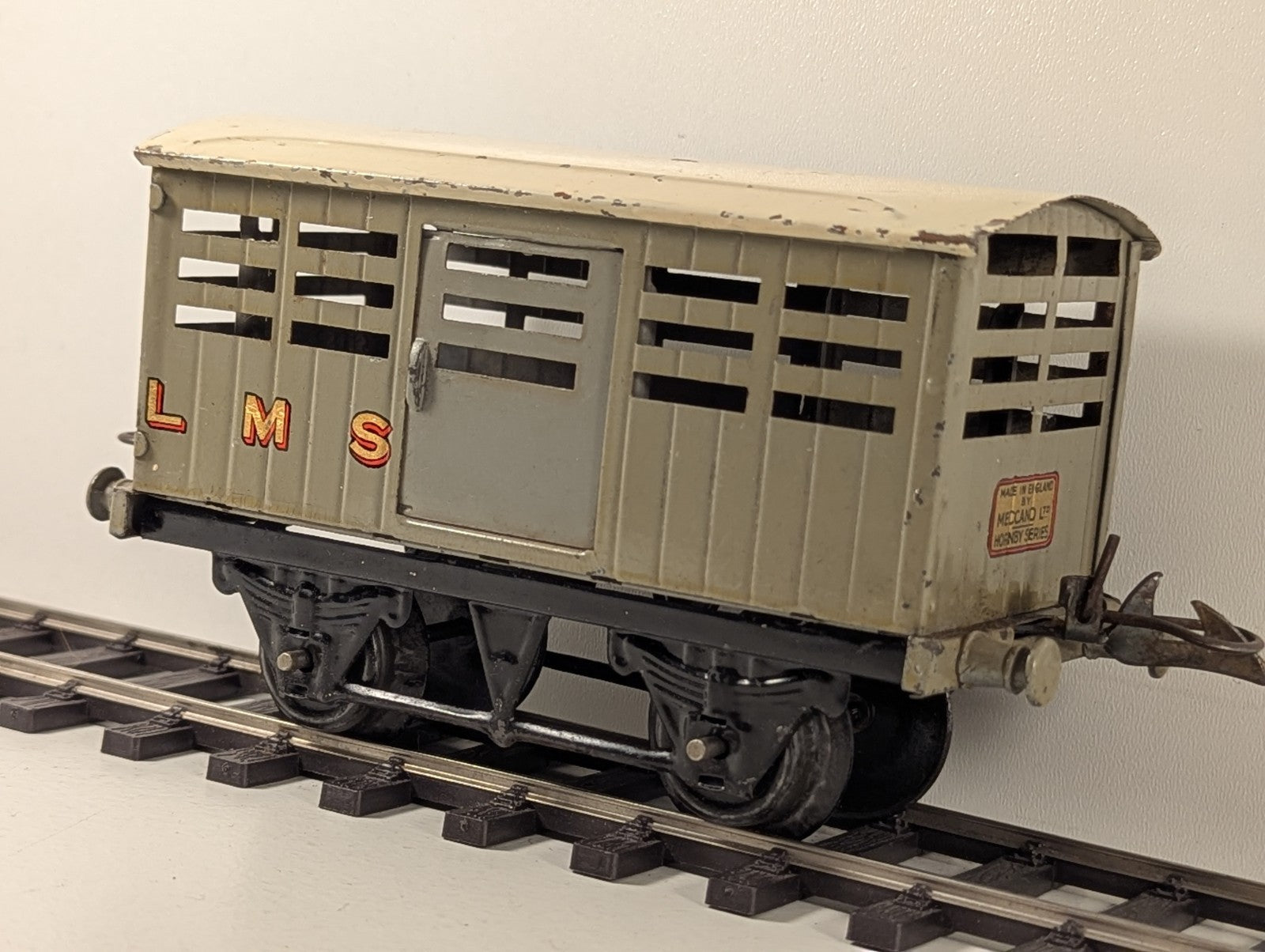 Hornby Series O Gauge No.1 LMS Cattle Truck Grey