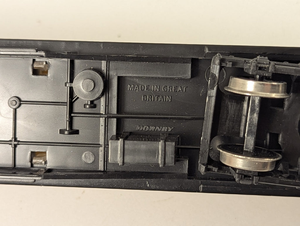 Hornby OO Gauge GWR Composite Coach Passenger Coach 6024 GWR Chocolate and Cream