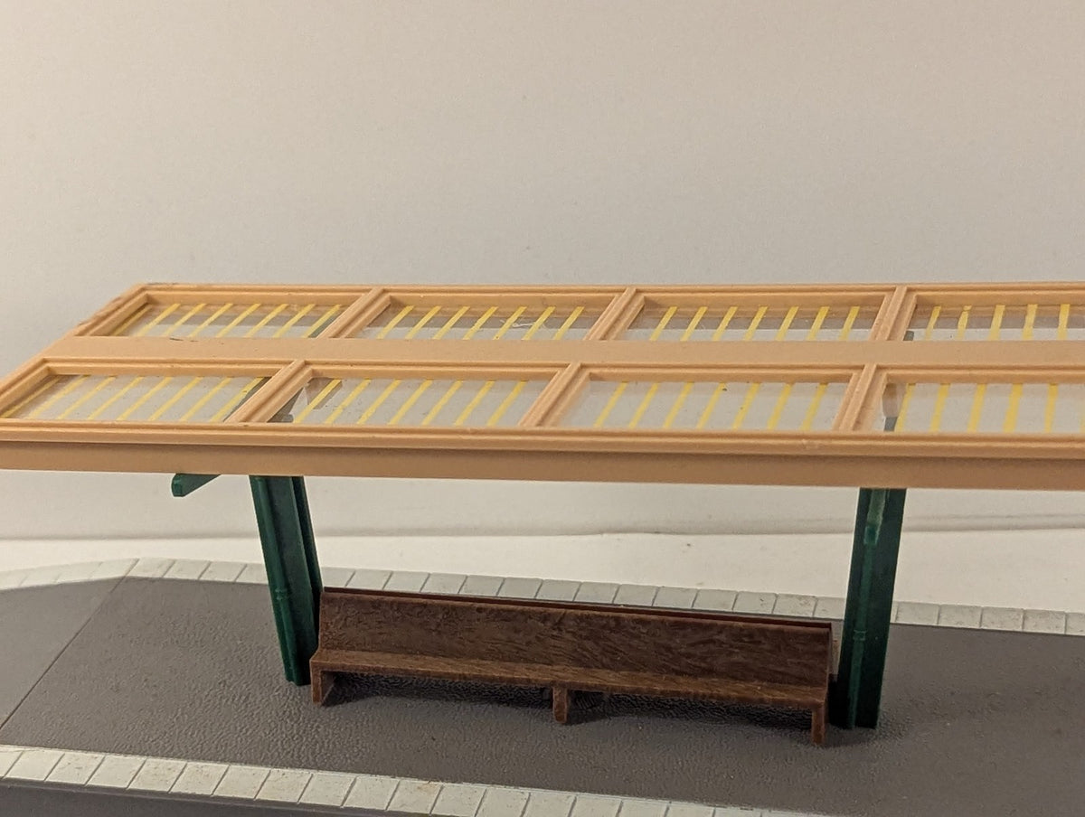 Hornby OO Gauge Island Platform with Canopy and Bench Buildings & Scenery
