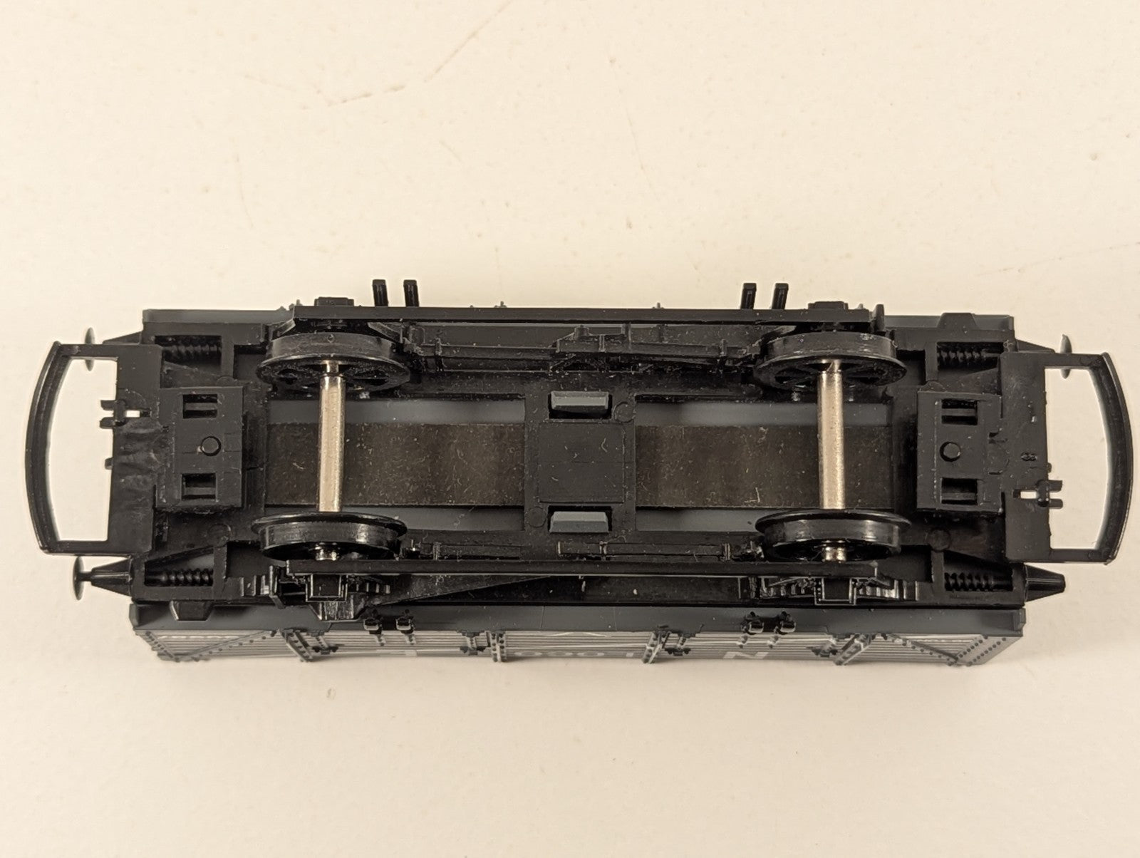 Mainline OO Gauge LNER Grey 7 Plank Wagon – Missing Buffer