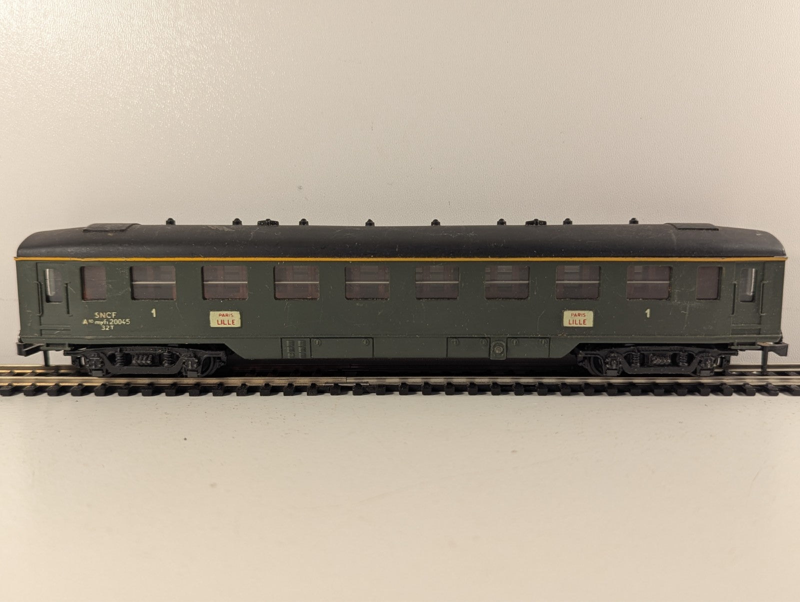 Hornby-Acho SNCF 1st Class Passenger Coach Green HO Gauge