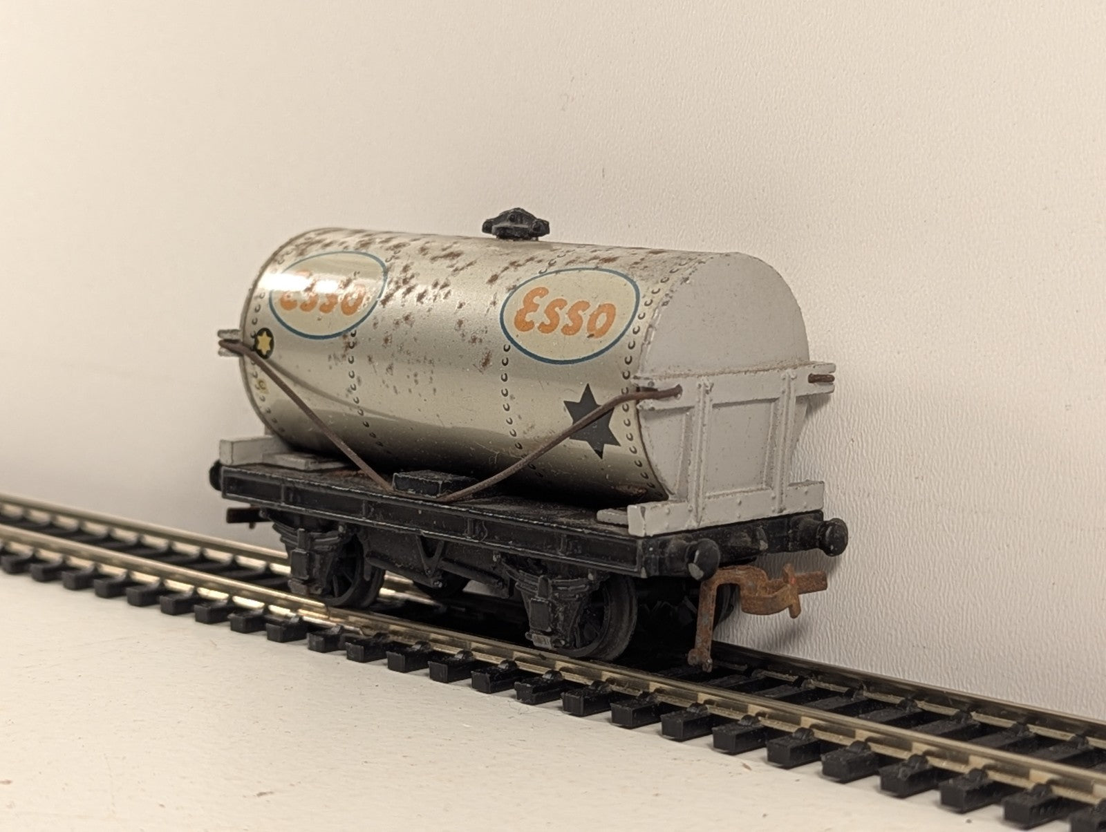 Hornby Dublo 32081 OO Gauge Silver Esso Petrol Tank Wagon - Boxed