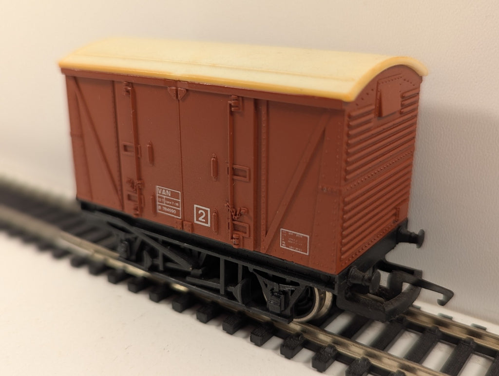 Hornby R.242 BR Ventilated Van OO Gauge