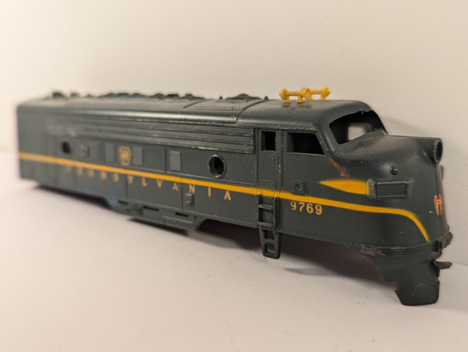 Mantua HO Gauge Pennsylvania Railroad Diesel Locomotive Body Shell - damaged