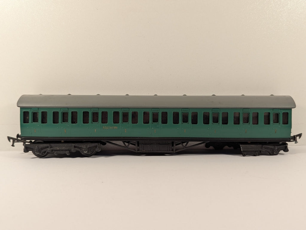 Graham Farish OO Gauge Southern Railway First Class Suburban Coach - Boxed