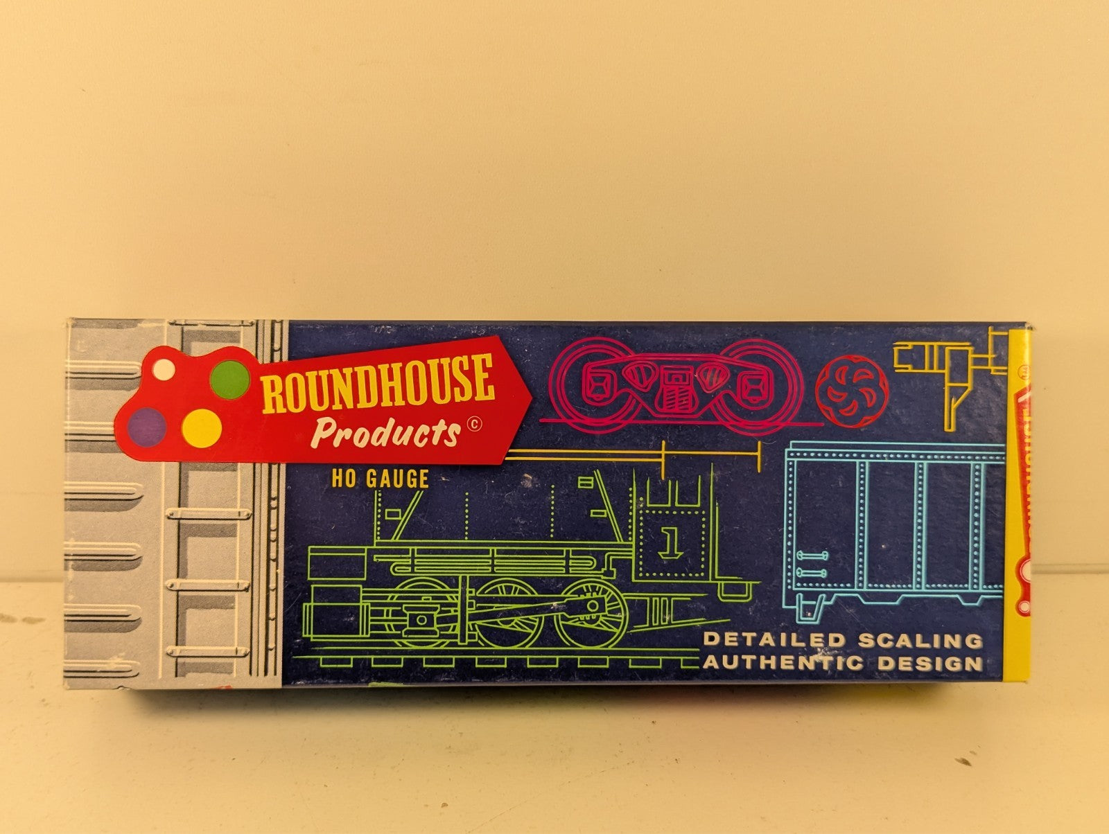 Roundhouse Products 3023 36' Billboard Box Car Kit HO Scale - Boxed
