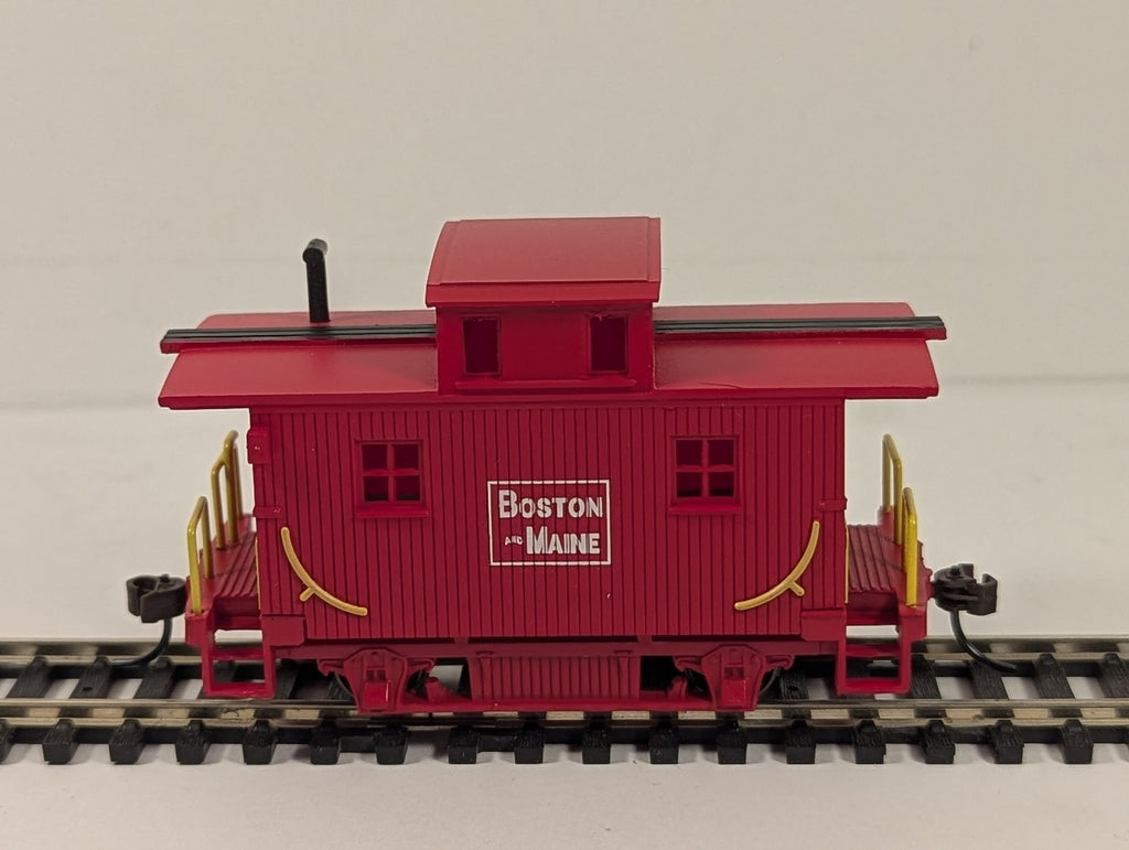 Bachmann HO Gauge Bobber Caboose Boston & Maine 18448