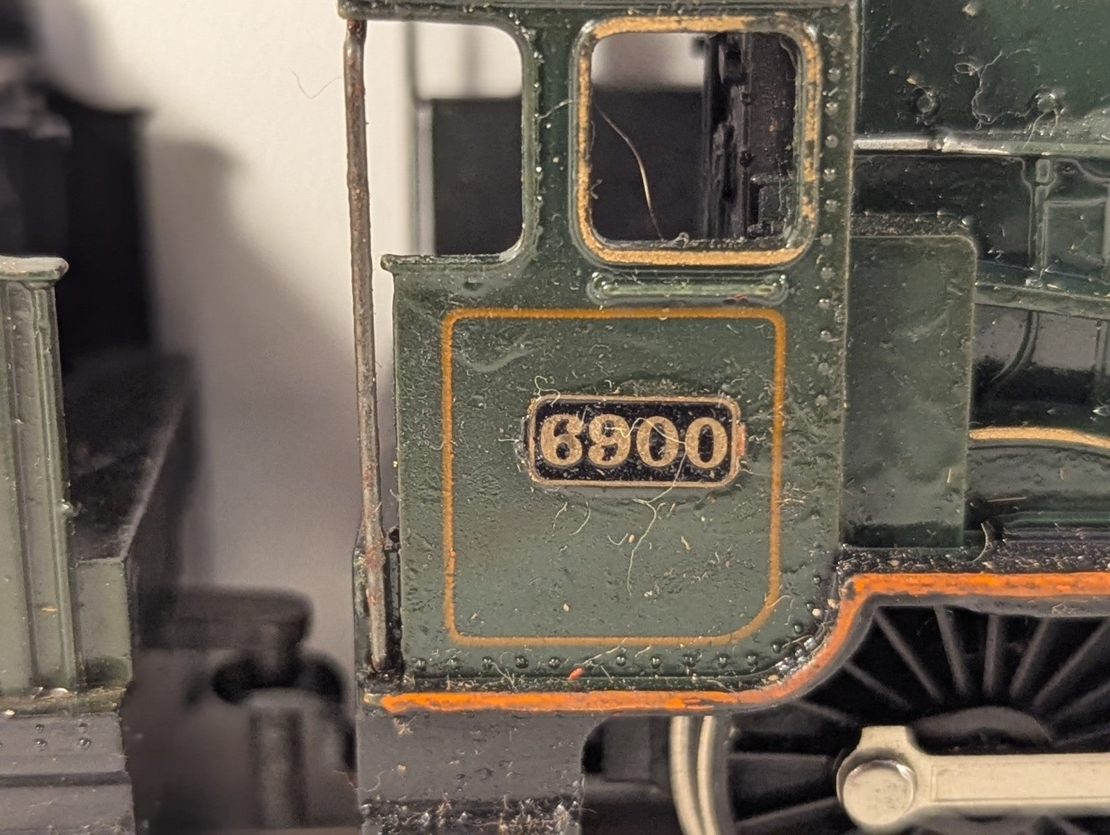 Hornby OO Gauge Class 4900 Hall Class 'Burton Hall' Steam Loco