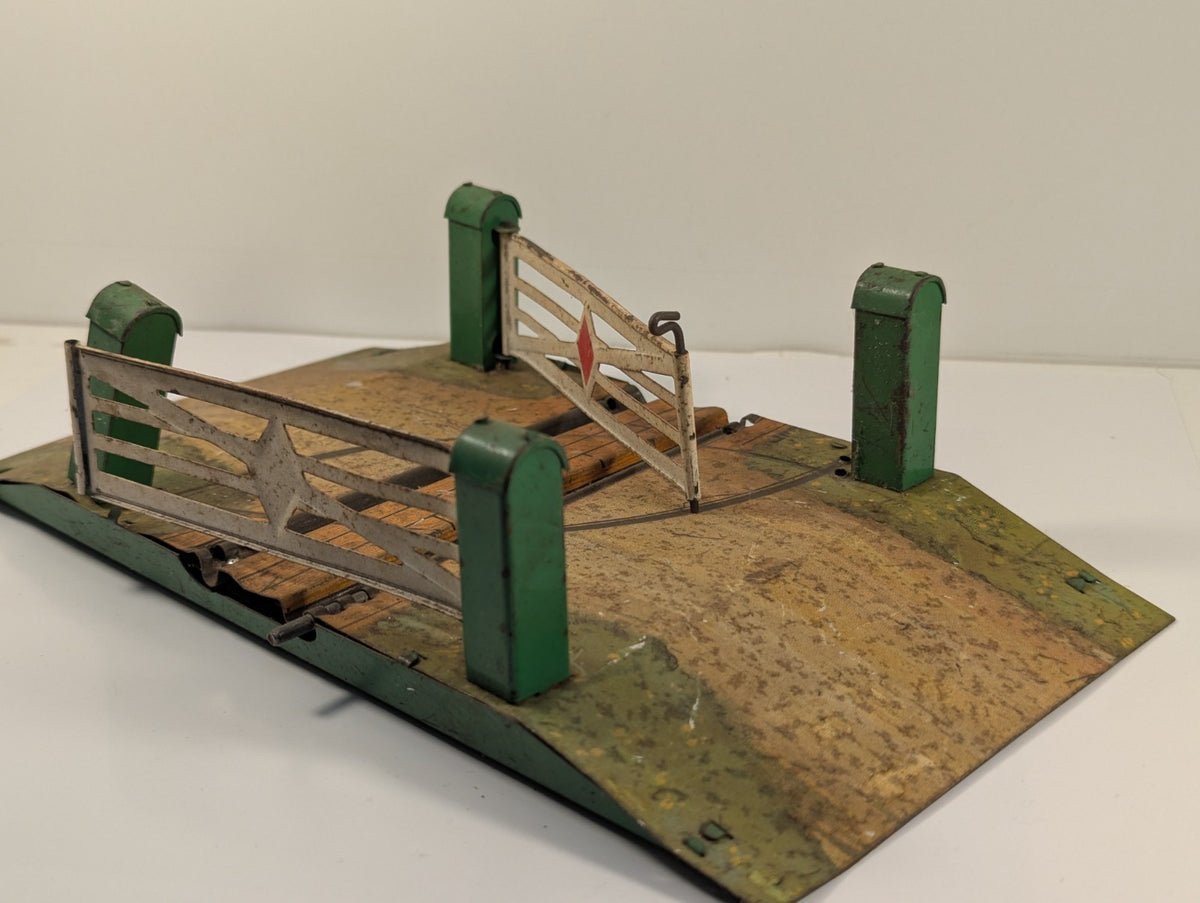 Hornby O Gauge No.1 Level Crossing