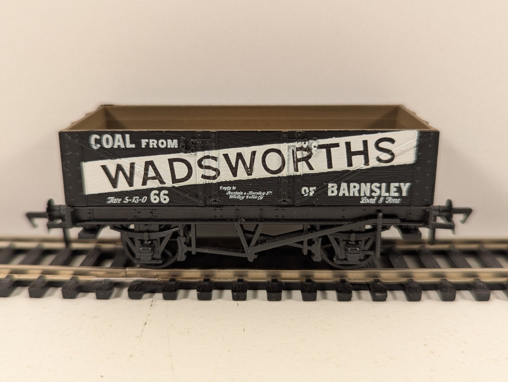 Mainline Railways OO Gauge 5 Plank Wagon Wadsworths of Barnsley