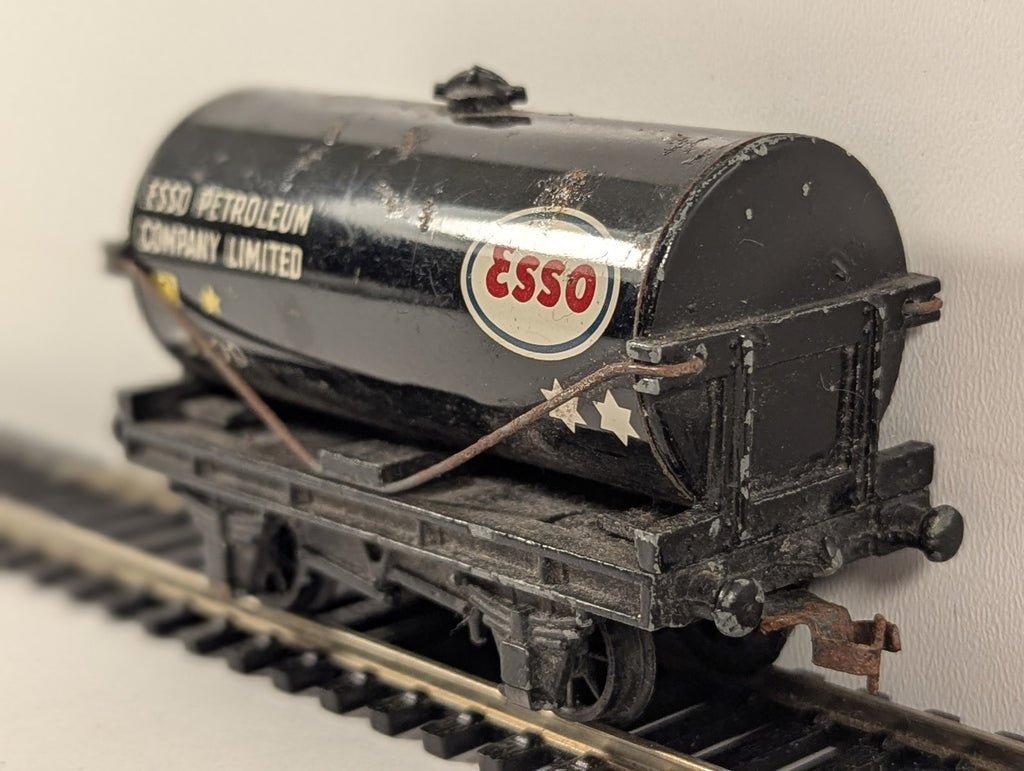 Hornby Dublo OO Gauge Esso black petrol tank wagon D1 on model railway track