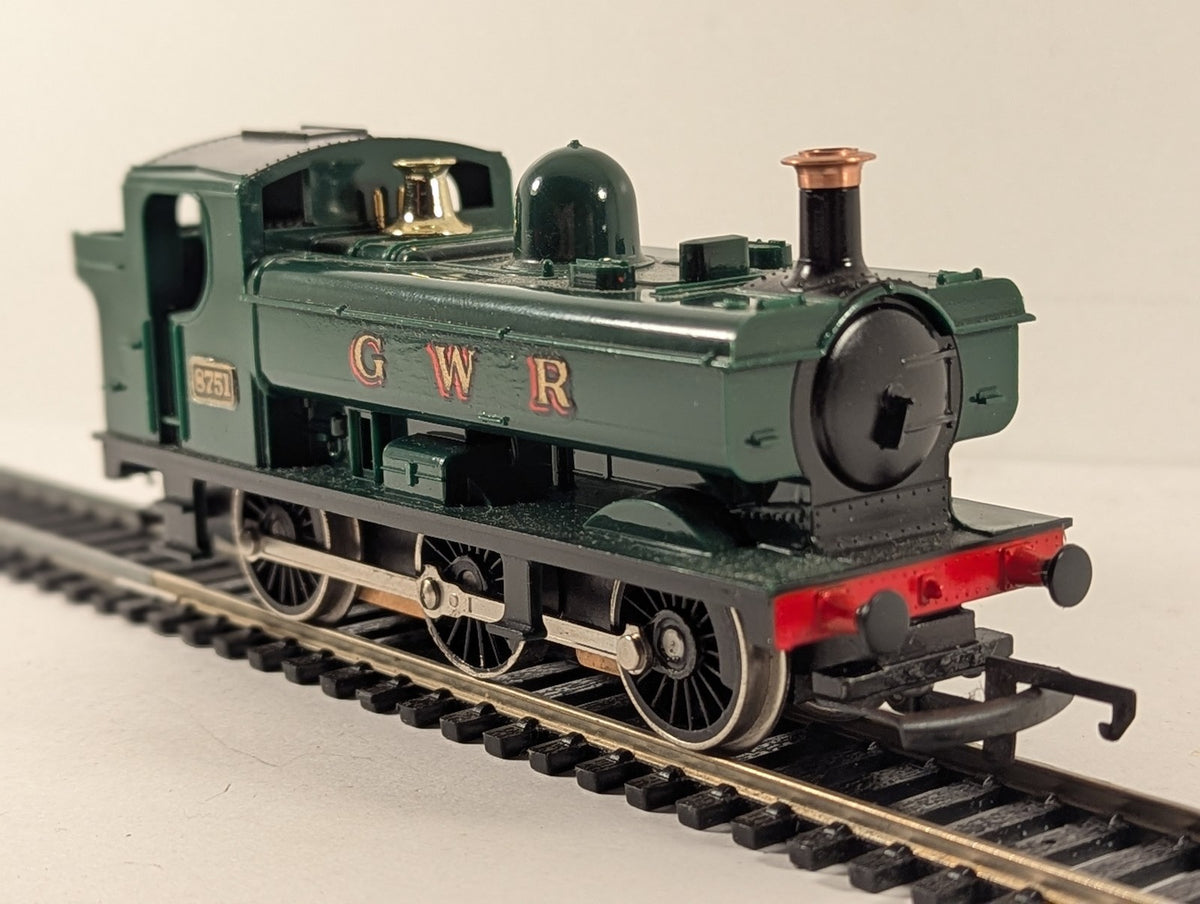 Hornby OO Gauge GWR 57xx Class Pannier Tank Locomotive 8751 GWR Green R.041