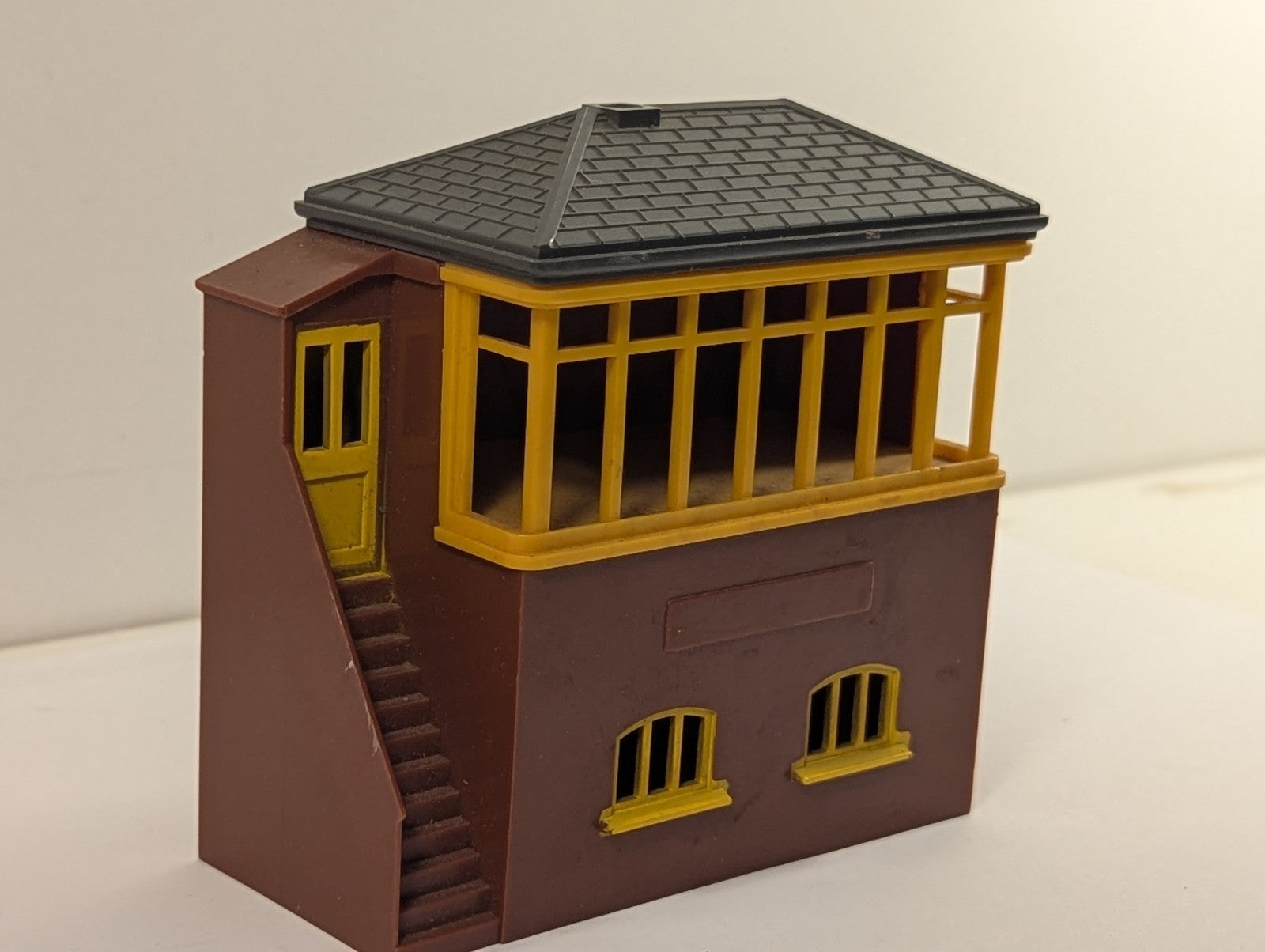 Tri-ang Railways OO Gauge R.61 Signal Box